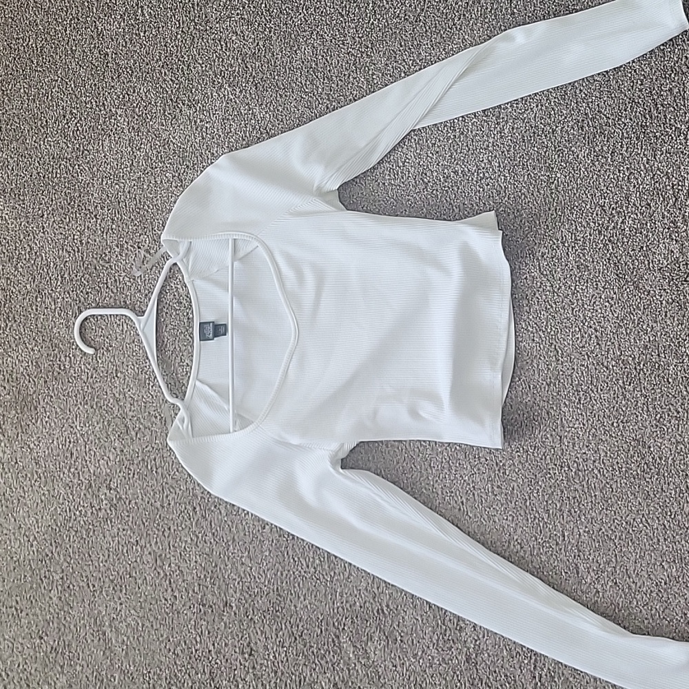 Long sleeve, white t-shirt